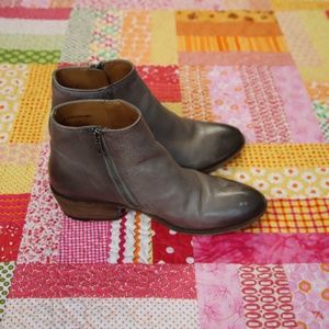 Frye Women's Carson Piping Bootie -- Size 9 -- Gray
